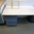 Wand-Umgebung mit Spüle, Tisch mit HPL Schubladenschrank, Schränke, Leuchte, elektrische Platte, L: 300 H: 205 T: 85 cm.