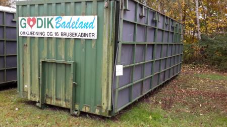 Container with changing facilities and 16 shower cubicles. L x H x W: 7650 x 2800 x 3000mm
