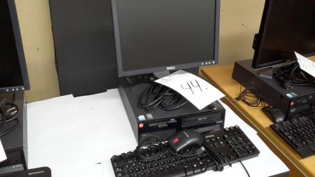 IBM-PC-Netzkabel, Monitor, Tastatur und Maus.