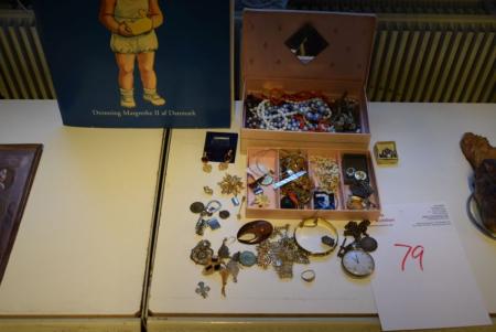 Jewelry box with div. Smykkerm, rings, watches Brooch etc. + Book m. Paper dolls