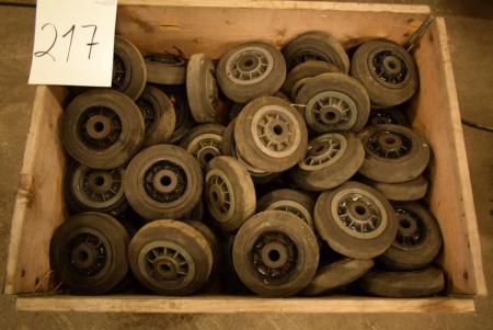 Pallet with various wheels, diam. About 16 cm