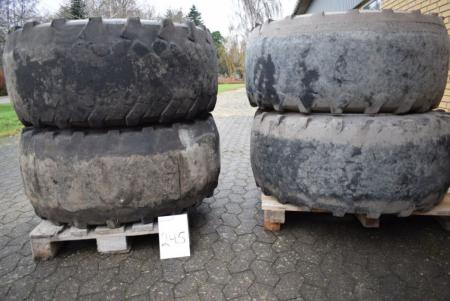4 Stk. Reifen mit Felgen, 20.5R 22.5, 10-Loch-Naben, 280 mm Bohrung