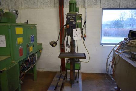 Drill press, mrk. HM Production, type MDW 3000. With work light, table cartridge tightening and cooling pump