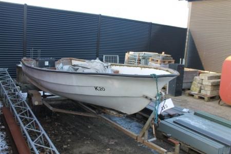 Båd, uden motor, m trailer, mrk. Selandia årg. 2002 Reg.nr JB9941