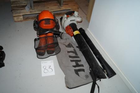 Leaf blower / suction with extra equipment.