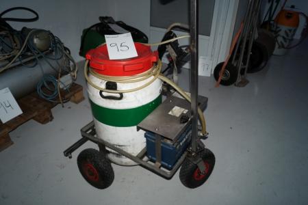 Saltwater spreader on a trolley with battery about 7 hours lifetime tank cap 68 liters Bob spray 70
