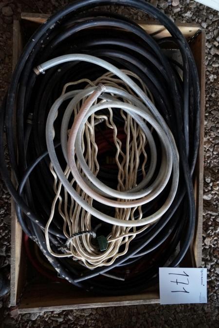 Palle med diverse slanger + kabel.
