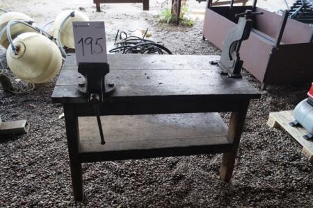 Workbench with whipped blade and clamp. 120x65 cm