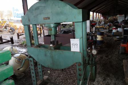 Hydraulisk værkstedspresse 60 tons mærke Compac, utæt ved pumpen
