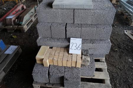 Pallet with aerated concrete + 10 yellow bricks.