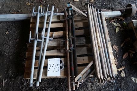 Pallet with scaffolding extensions, stiffeners.