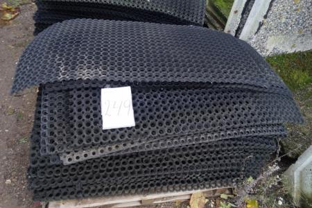 Pallet with non-slip rubber mats.
