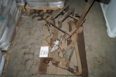 Pallet with decomposition hammer mm.