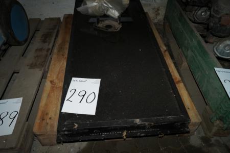 Pallet with solardriven heat and airblower