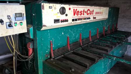 Tafelschere Vest-Cut Maschine Schere 3000x10 (12) motorischer Hinteranschlag mit Digitalanzeigen sind gerade geschärft Messer