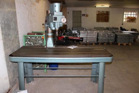 Drill press, Strands mounted on the country, type 30 / S 380 V motor V / M 1400/2800 Size of land 1,760 x 650 mm