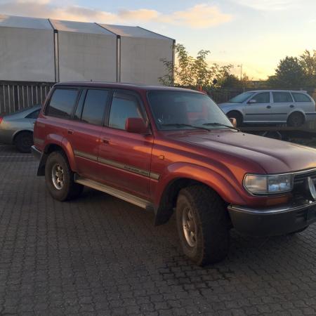 Toyota Land Cruiser TOYOTA, LAND CRUISER, HDJ80 Copenhagen No JT111TJ8007001451 year 1990 KM: 550,000th 10 seater bus. Engine and gearbox OK but the rest defective, sold without any warranty. License plates follows NOT to!