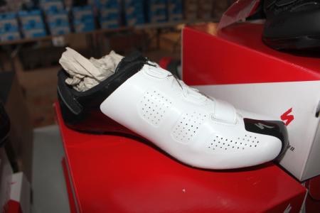 2 pairs of cycling shoes str. 45