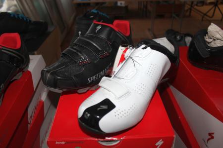 2 x cycling shoes, 1 pair str. 46 + 1 pair size. 47