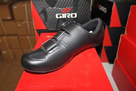 2 pairs of cycling shoes str. 42