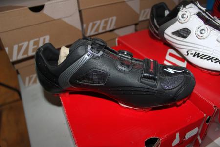 1 pair of cycling shoes str. 40 "New price in store in 2699, -"