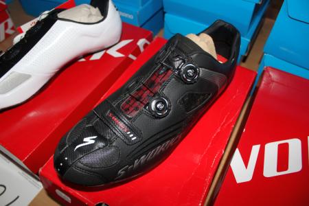1 pair of cycling shoes str. 48