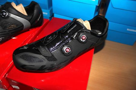 1 pair of cycling shoes str. 48