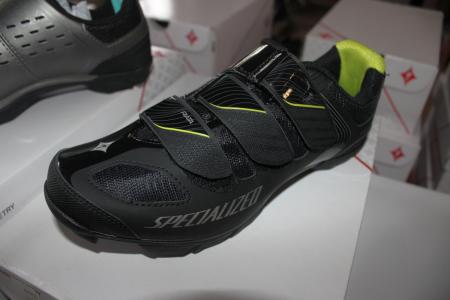 3 pairs of cycling shoes str. 40