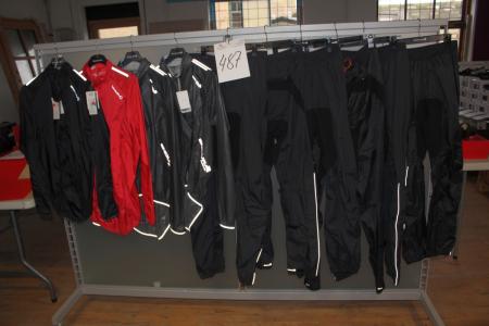 6 pair of rain pants size. S + M + XL + XXL and 4 jackets str. M + L + XXL