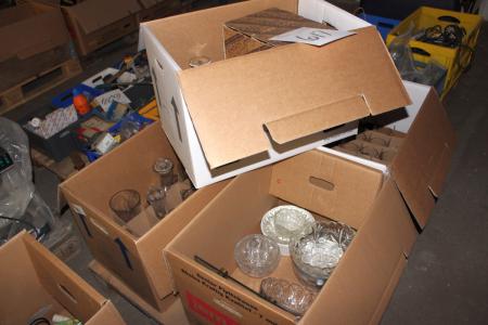 Pallet with glass bowls + glass vases, etc.