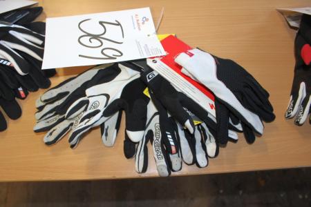 4 pair of bike gloves str. S