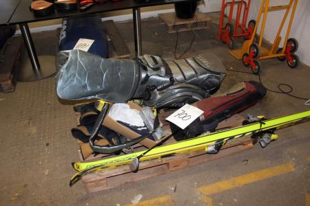 Pallet with skates, skis + golf bags