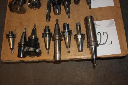 7 Stück Werkzeugaufnahmen ISO 40 + Messerkopf
