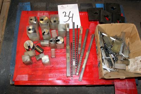 Pallet with various groove pull needles and various accessories