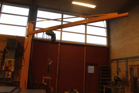 Pillar jib crane with Stahl electric hoist 1000 kg must be dismantled and removed for electricity. (Magnet promises not included)