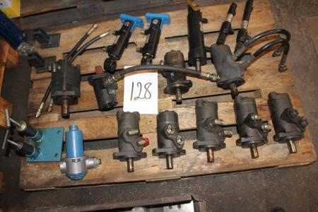 2 pallets of various hydraulic accessories, cylinders, etc.