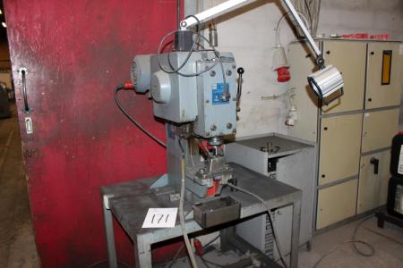 Die Verlockung Maschine Muhr & Bender Typ KL 30 umfasst Stahlschrank mit Zubehör / Tools