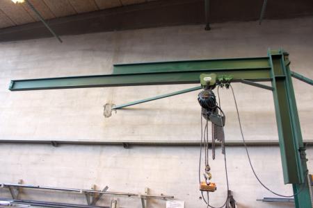 Pillar jib crane with Demag electric hoist 250 kg shall be removed and dismantled for electricity. (Magnet promises not included)