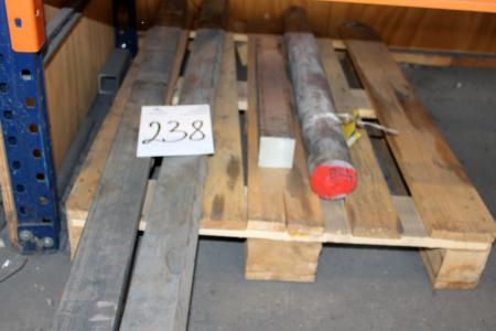 Pallet with various massive aluklodser