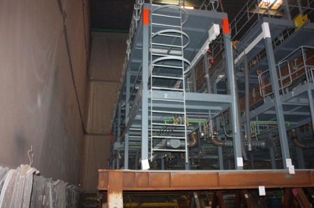 Welding platform, 16 x 2.5 m. Fitted with gas, air and power. Including stairs