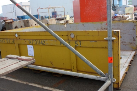 Waiste container, app. 4 x 2.5 meter. Max. load: 5 ton