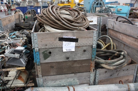(1) pallet with various air hoses