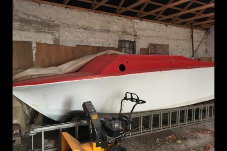 Coronet boat. 24 feet, 7.5 m. Very strong hull, all spare parts are available, no motor.