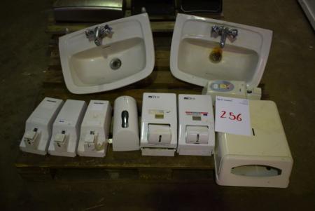 2 stk. håndvaske m. armatur + div. Forskellige sæbedispenser, 7 i alt + 1 stk. papirholder