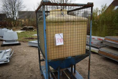 Container tank with pump