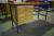 Skrivebord med 4 skuffer. Skufferne kan flyttes, 60 x 140 cm