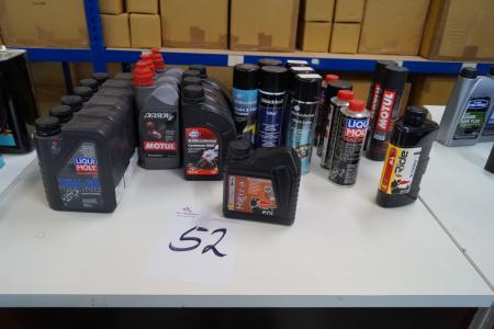 6x1 Liter 15W-50 4 stroke, Dexron 3 Liter 3x1, 4x1 liter Silcolene castorene r40s + miscellaneous cans with Air Filter Oil, cleaner and filter oil spray with yderligere.