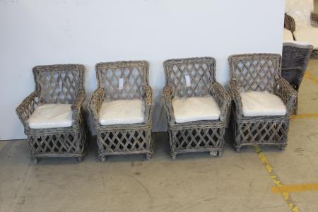 4 pcs children's chairs with cushions.