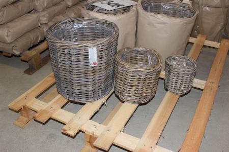 3 sets of three baskets in three sizes.