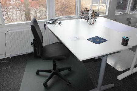 Hvidt skrivebord 1,6 x 60 cm + køreunderlag + kontorstol